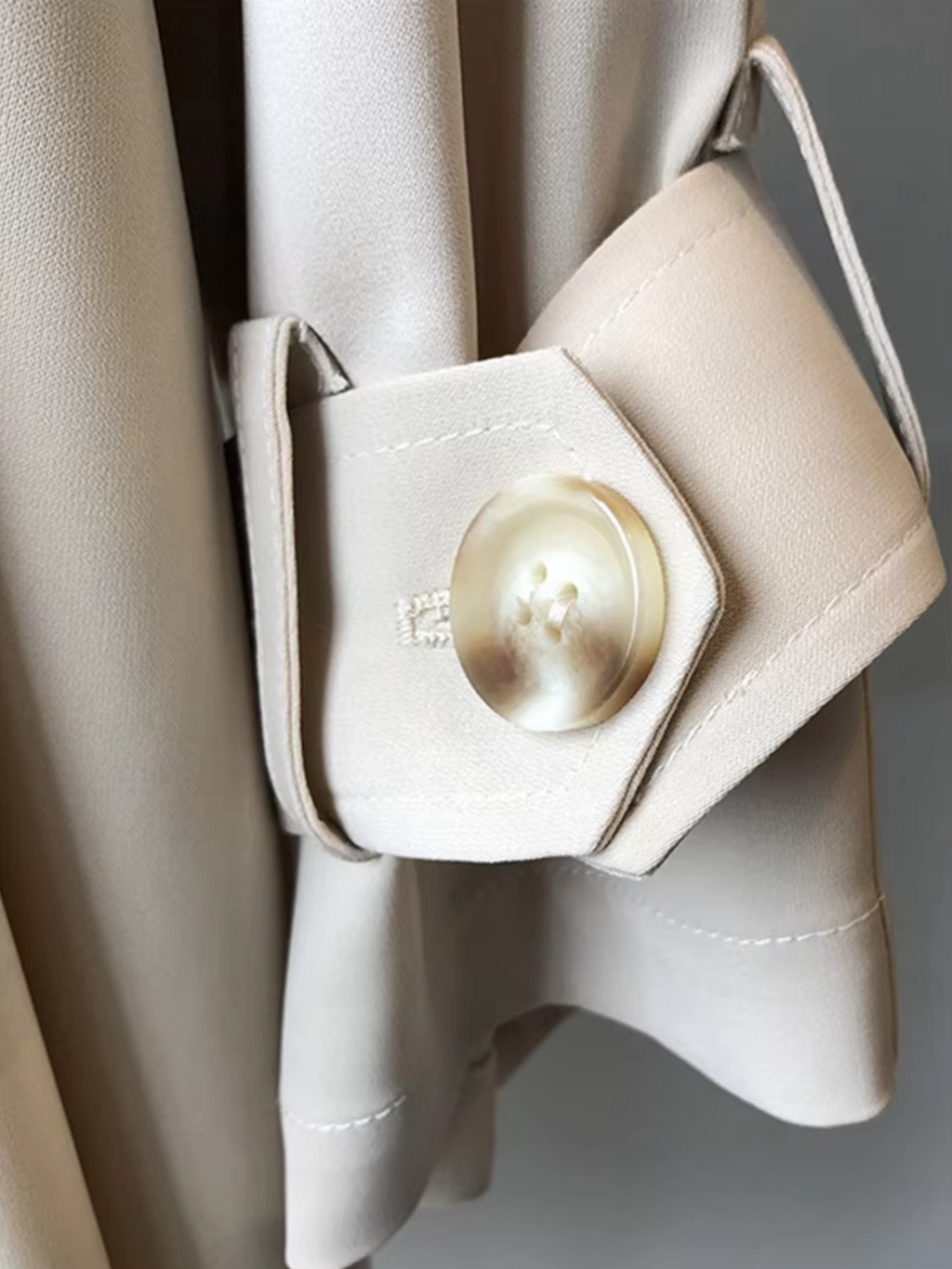 Isa | Timeless Long Waterproof Trench Coat