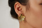Amy Julliete – Vintage Gold Floral Earrings