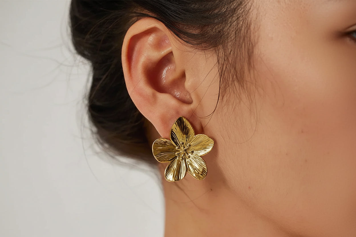 Amy Julliete – Vintage Gold Floral Earrings