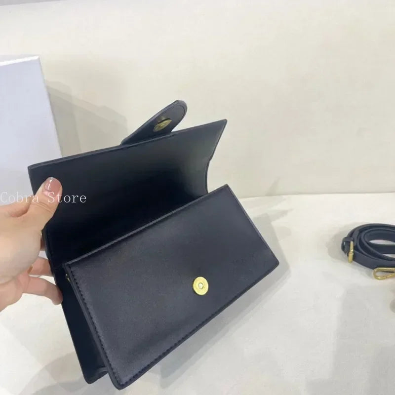 Annet Beaumont - Elegant Mini Handbag in Cognac