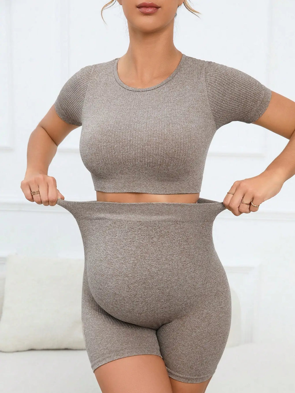 Lia | Maternity Safe Pants Wearable Seamless Yoga Pants Anti-Exposure Three-Quarter Basic Shark Pants for Women