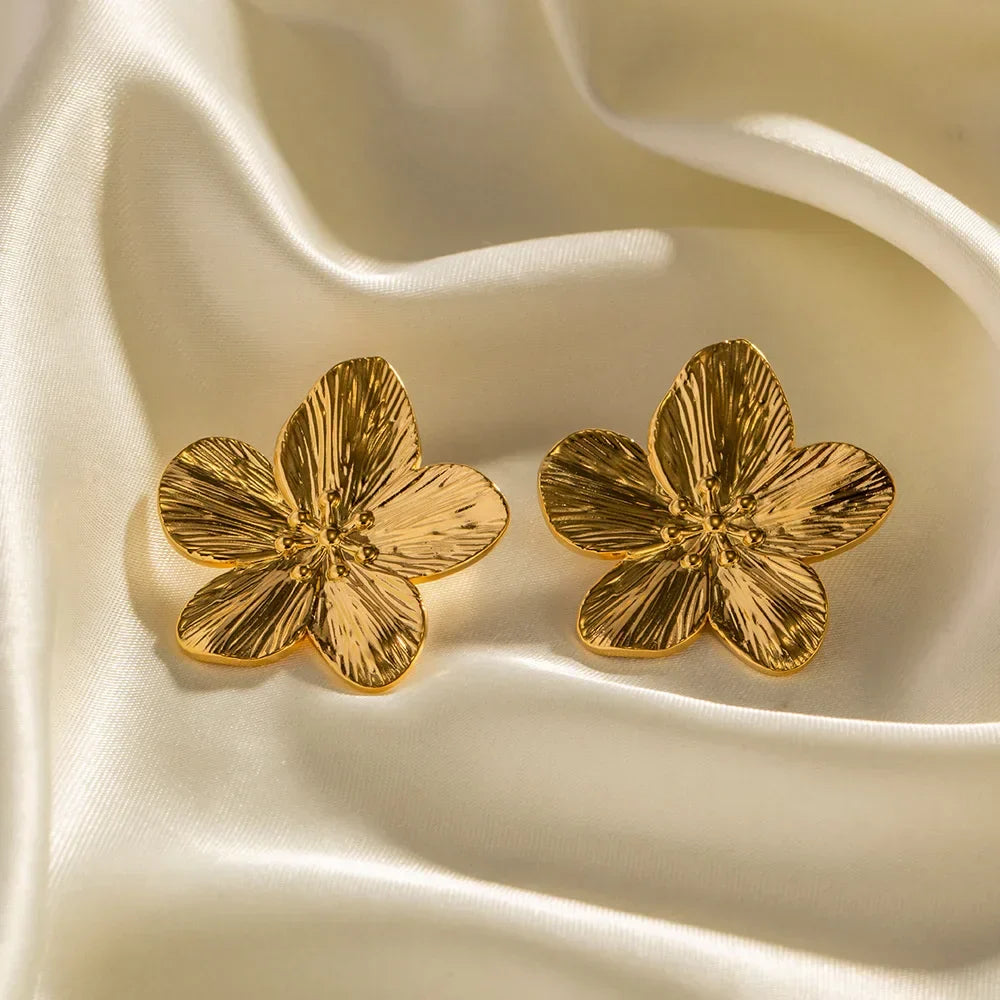 Amy Julliete – Vintage Gold Floral Earrings