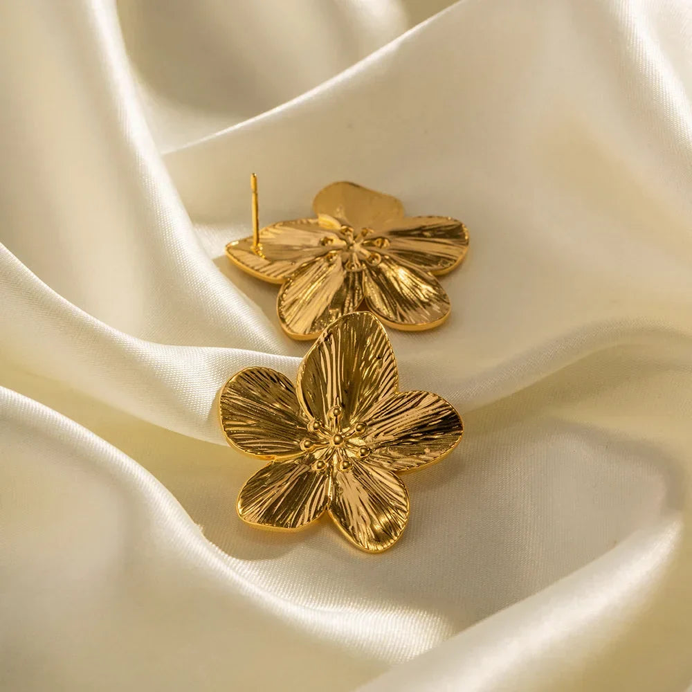 Amy Julliete – Vintage Gold Floral Earrings
