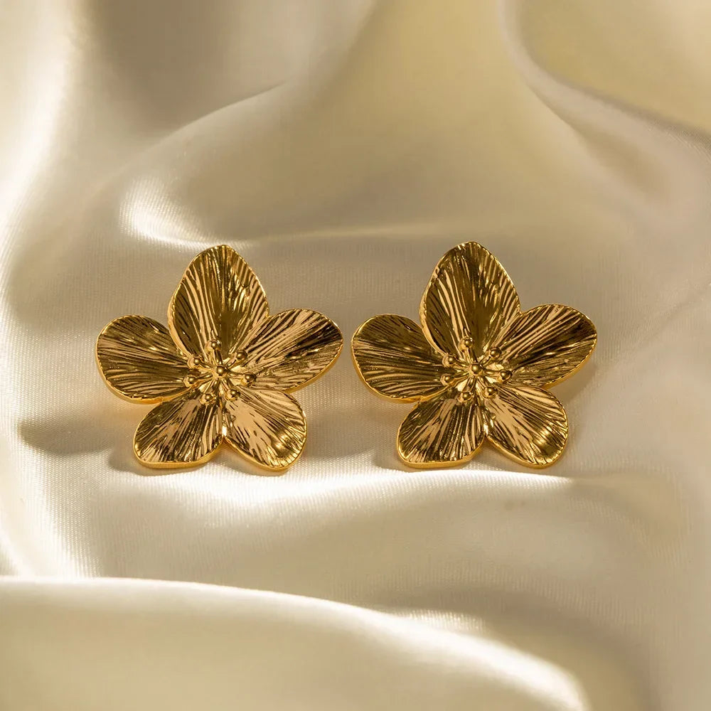 Amy Julliete – Vintage Gold Floral Earrings