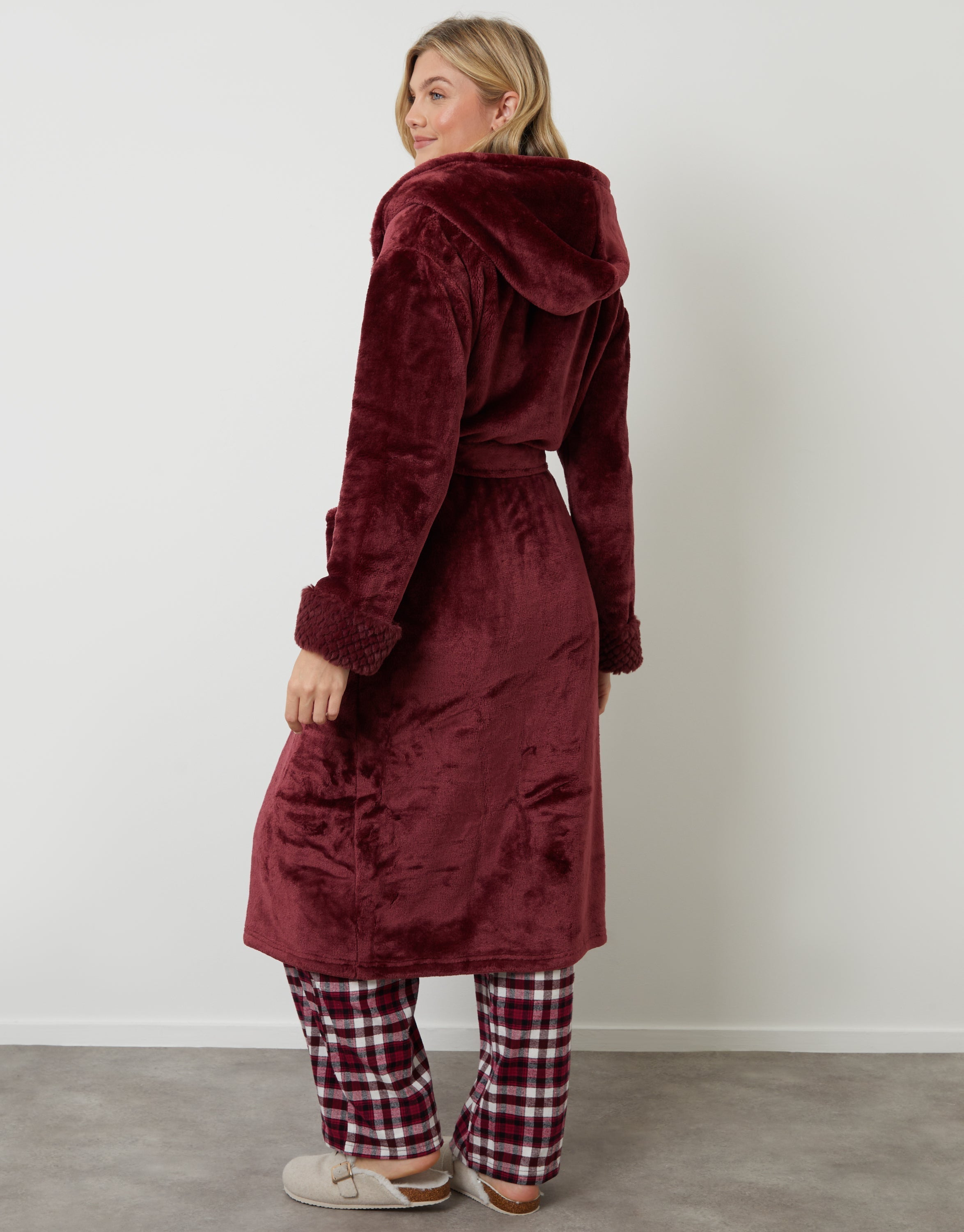 The Amira Mancini - Winter Soft Plush-Feel Long Hooded Bathrobe