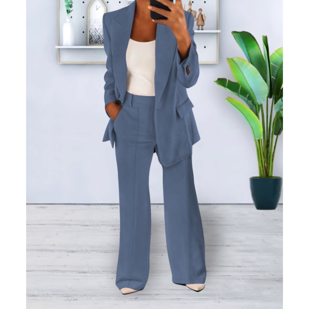 Ellen - Two-Piece Women's Suit with Pockets