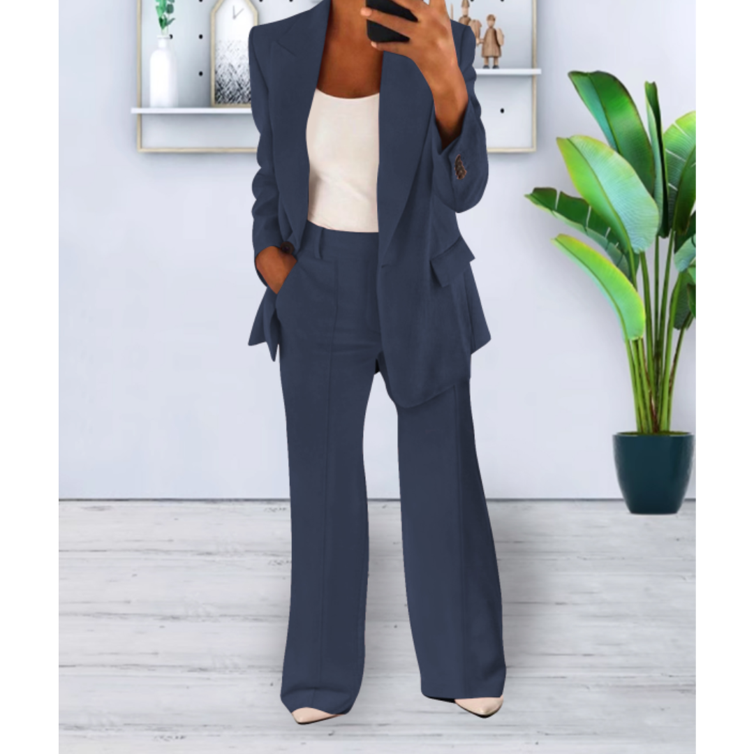Ellen - Two-Piece Women's Suit with Pockets