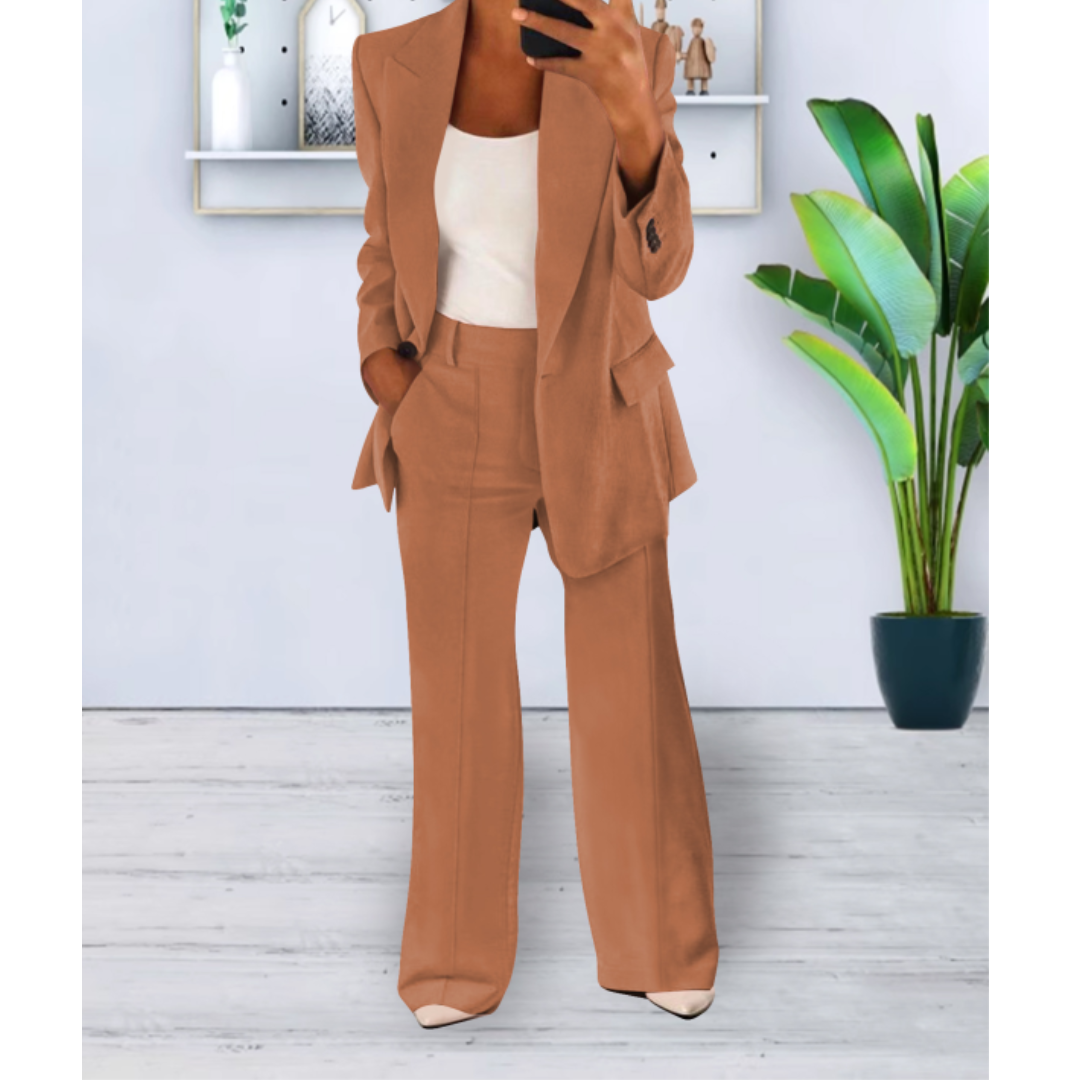 Ellen - Two-Piece Women's Suit with Pockets