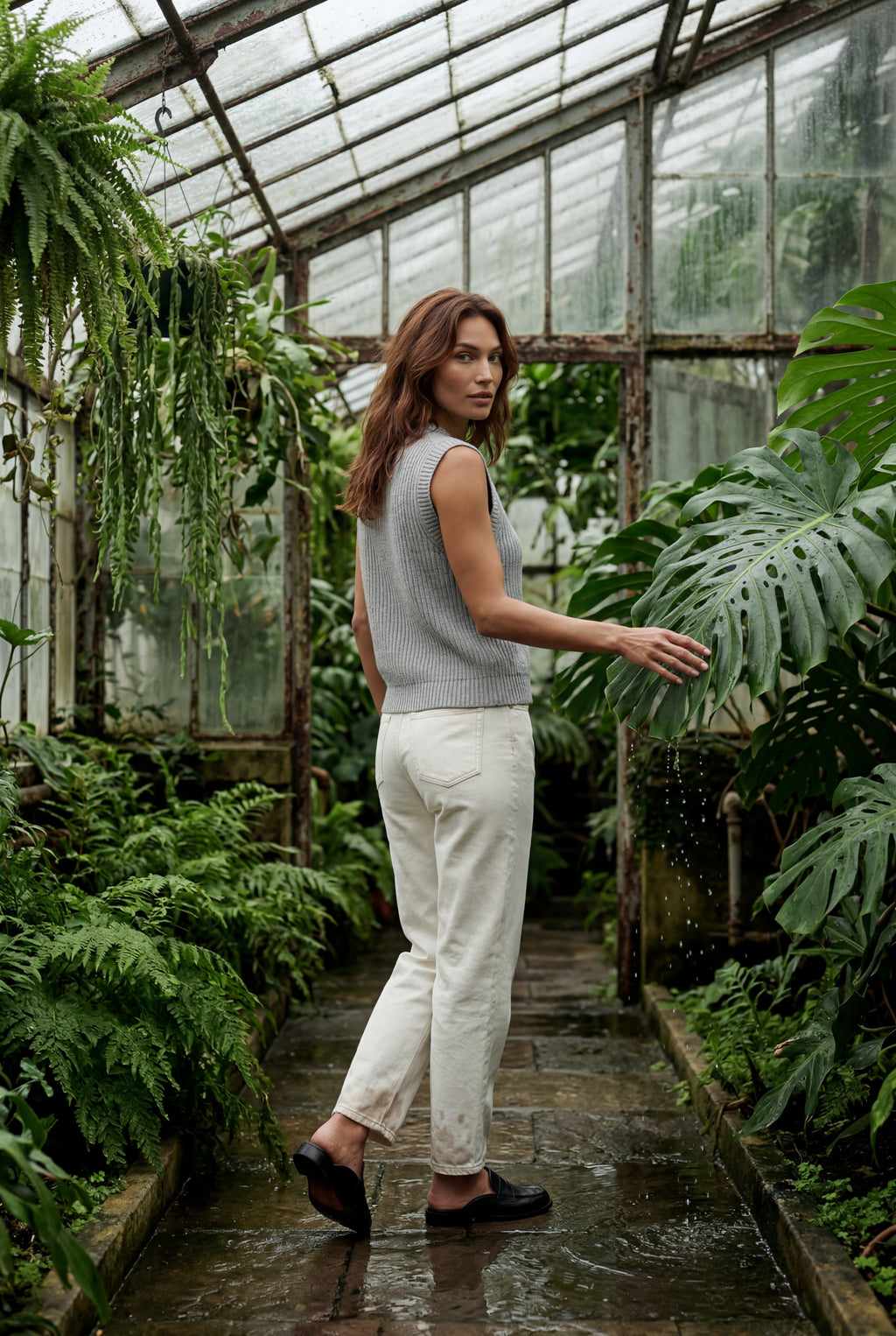 Lisa | Ribbed Button-front Sleeveless Crew Neck Vest