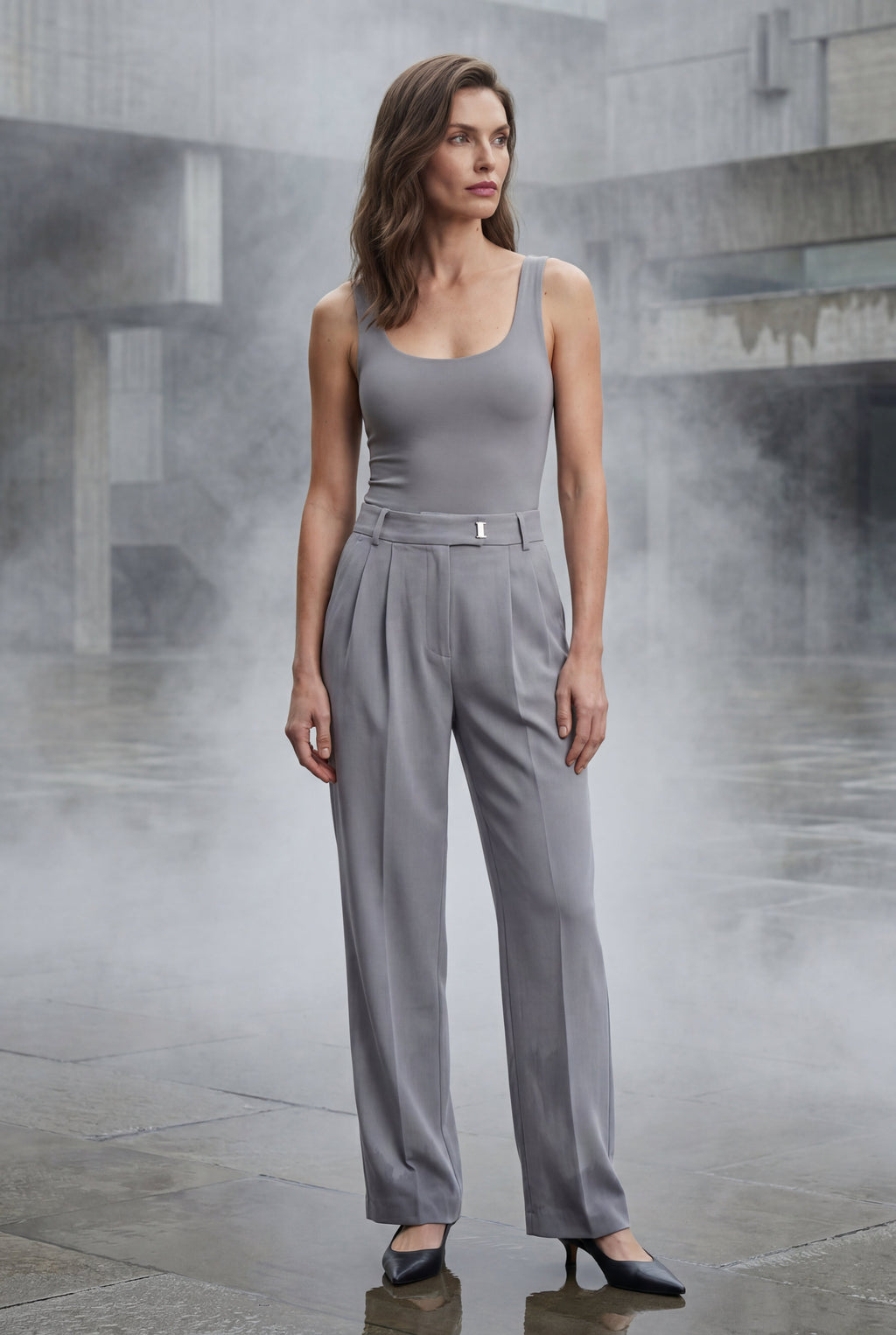 Lia | High-waisted Pleated Tapered Trousers with Tailored Waistband