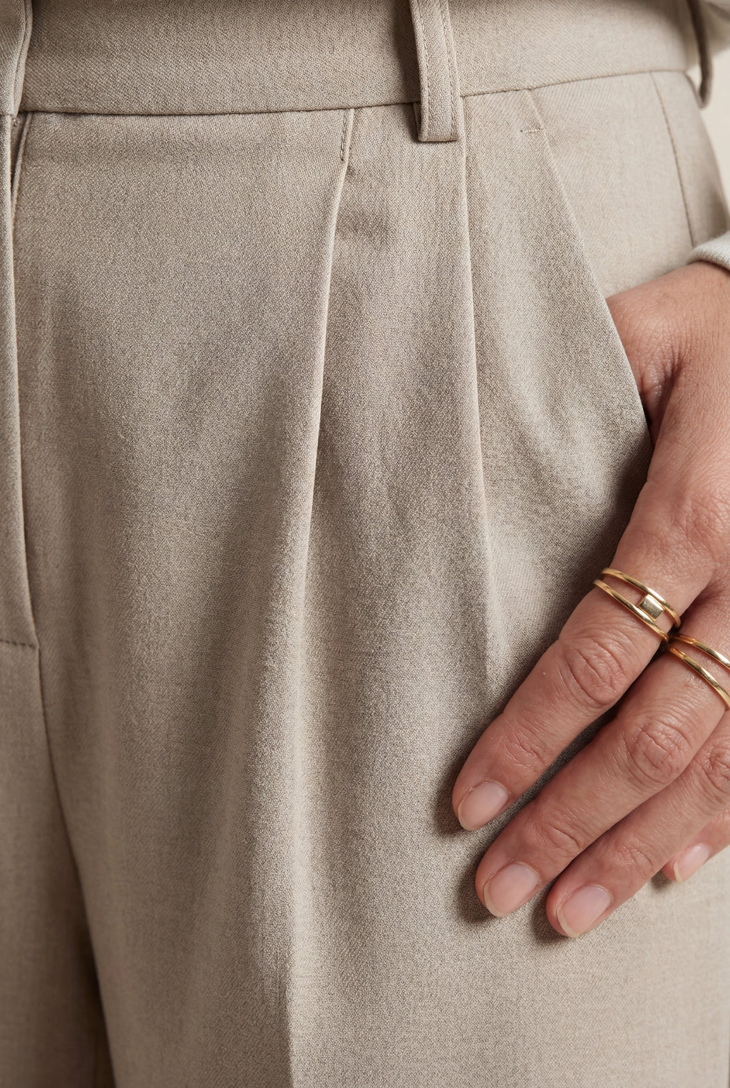 Lia | High-waisted Pleated Tapered Trousers with Tailored Waistband