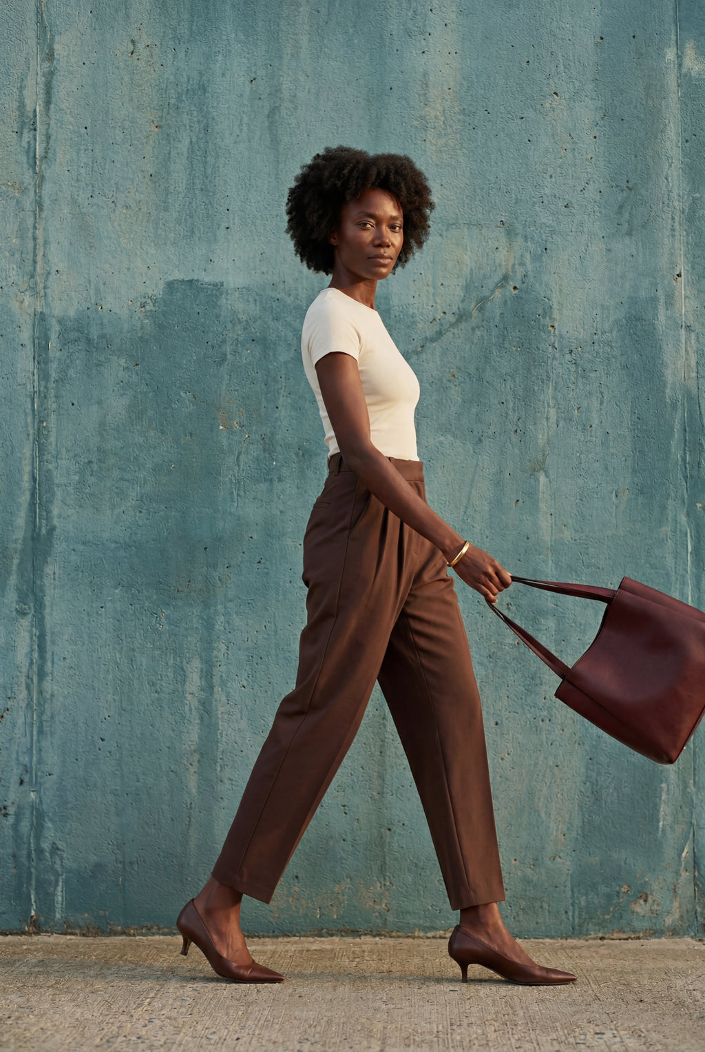Lia | High-waisted Pleated Tapered Trousers with Tailored Waistband