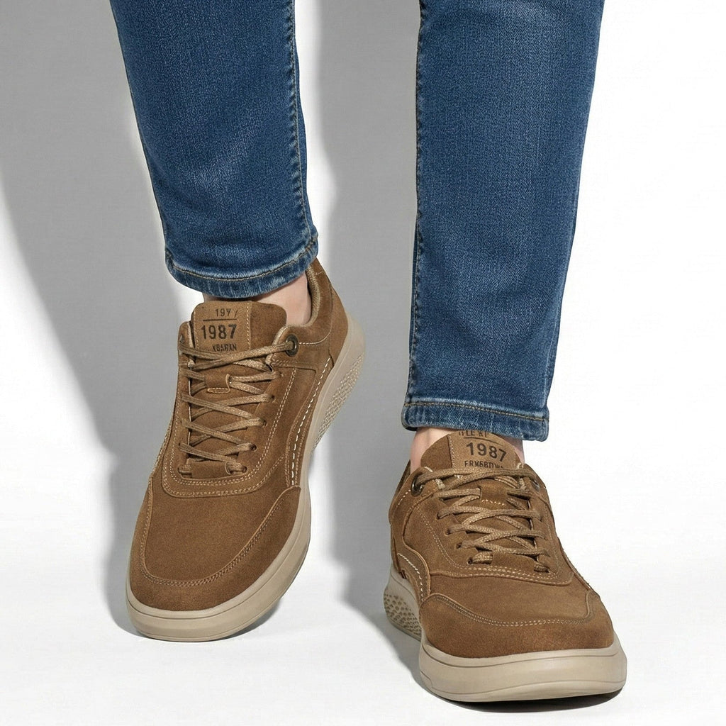 Liam | Minimalist Slip-On Lace-Up Sneakers with Cushioned Sole