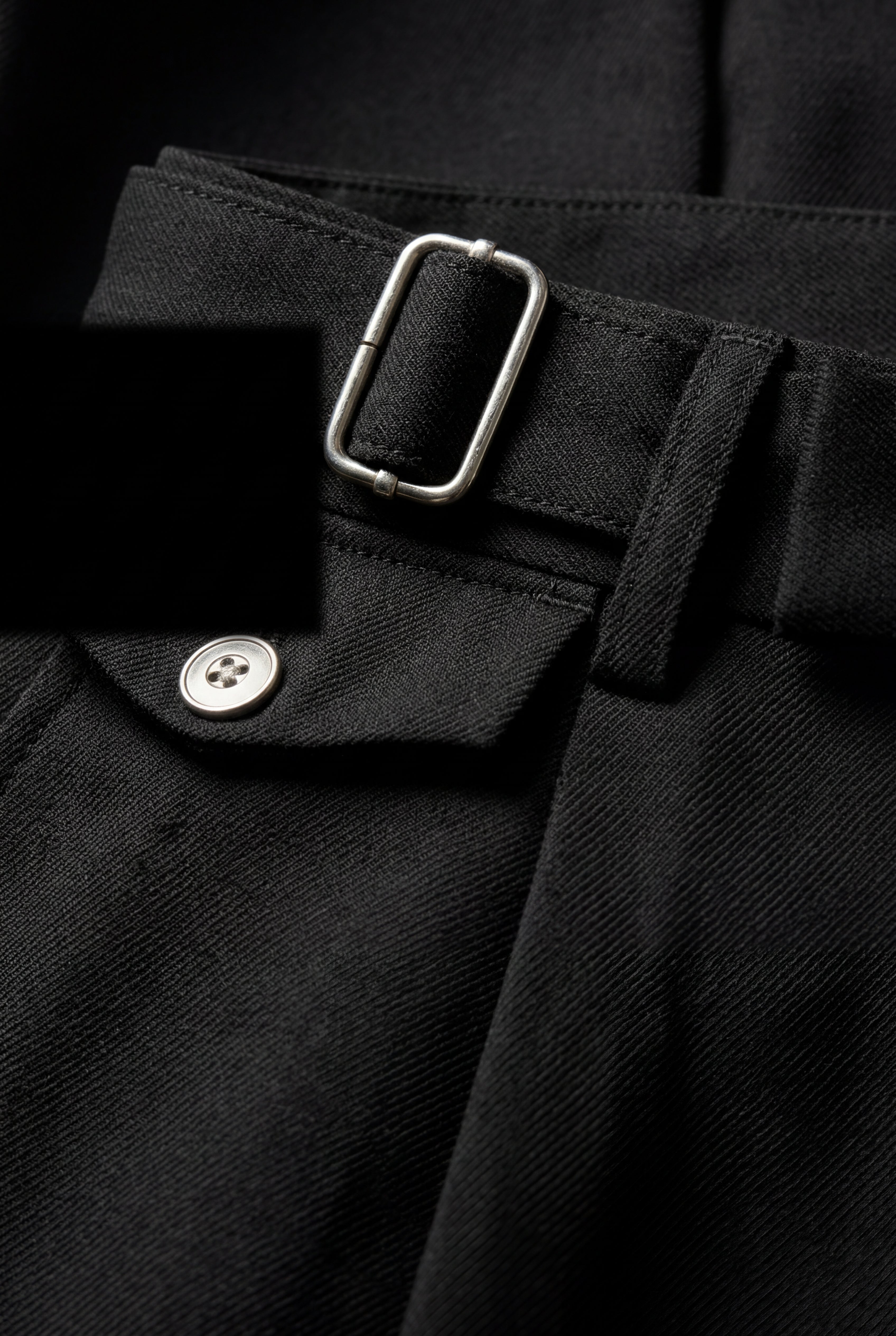 Lia | Belted Tailored Black Knee-length Bermuda Shorts