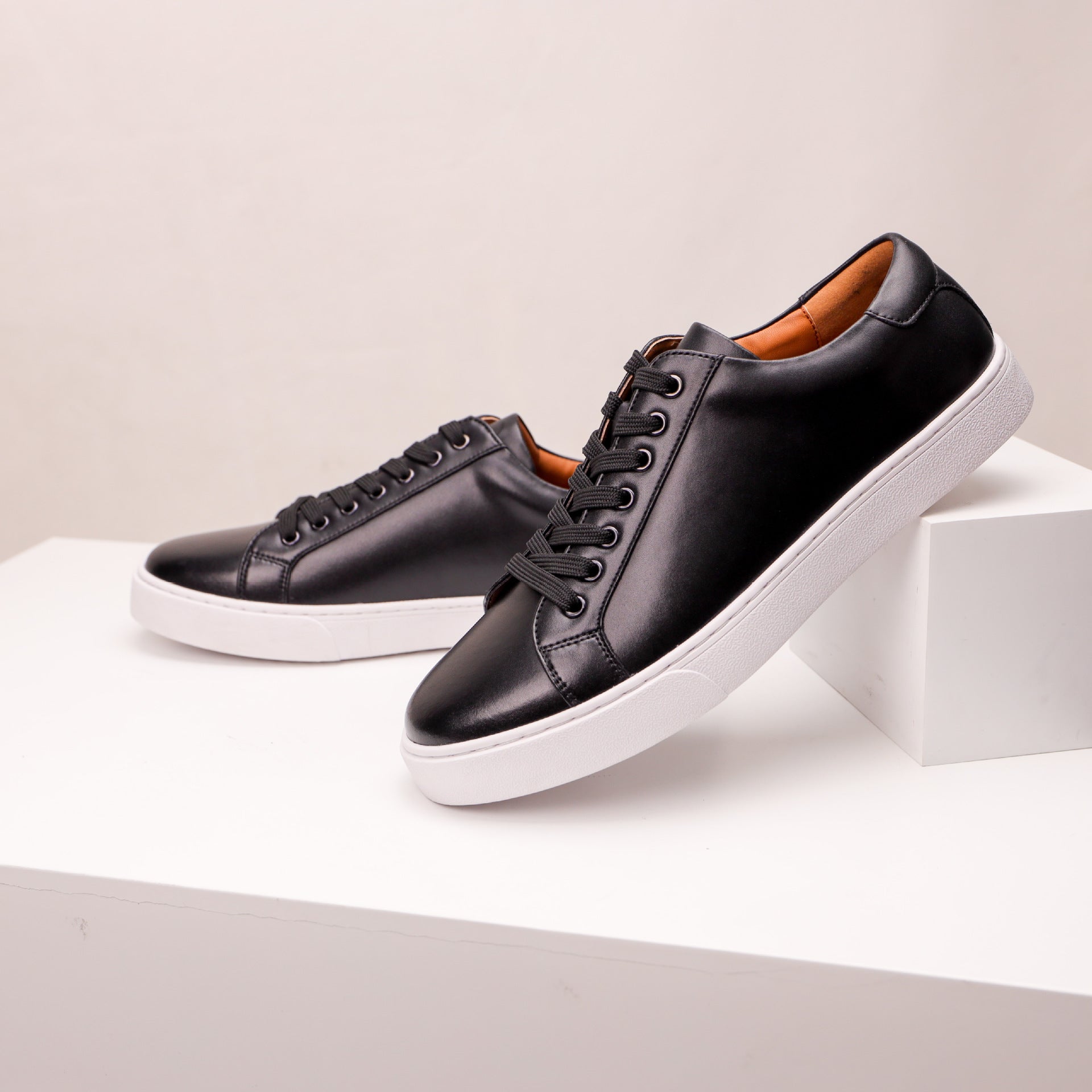 Liam | Low Top Minimalist Sneakers with Padded Collar