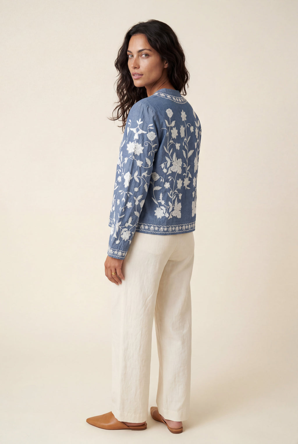 Lisa | Floral Embroidered Button-front Blouse with V-neckline