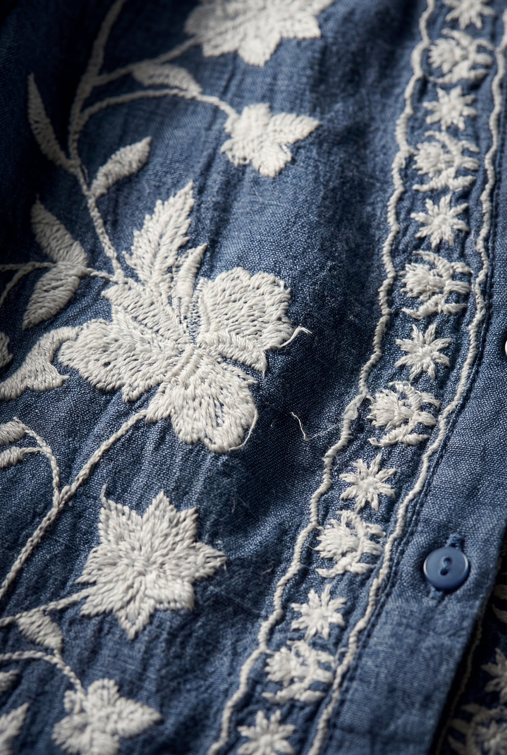 Lisa | Floral Embroidered Button-front Blouse with V-neckline