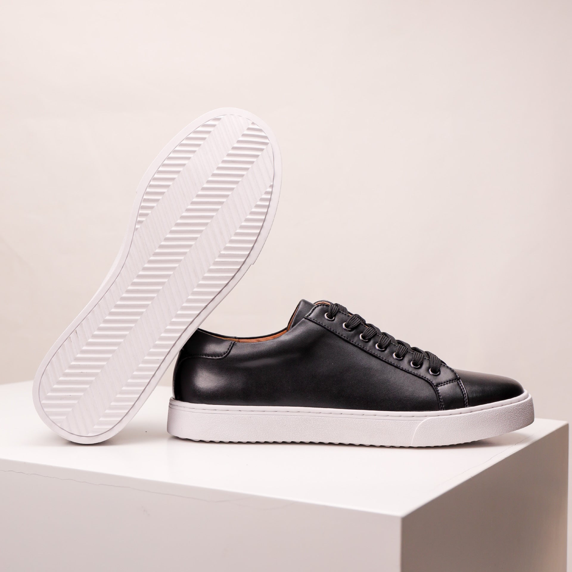 Liam | Low Top Minimalist Sneakers with Padded Collar