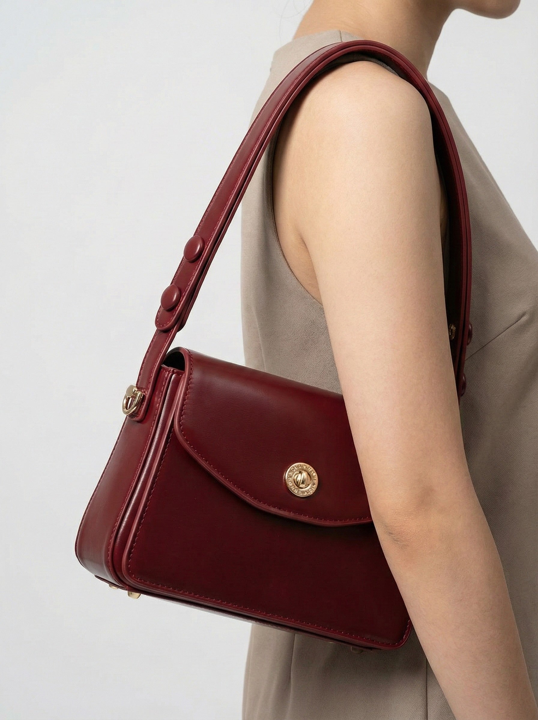 Lieke | Structured Shoulder Bag with Gold Hardware and Adjustable Strap