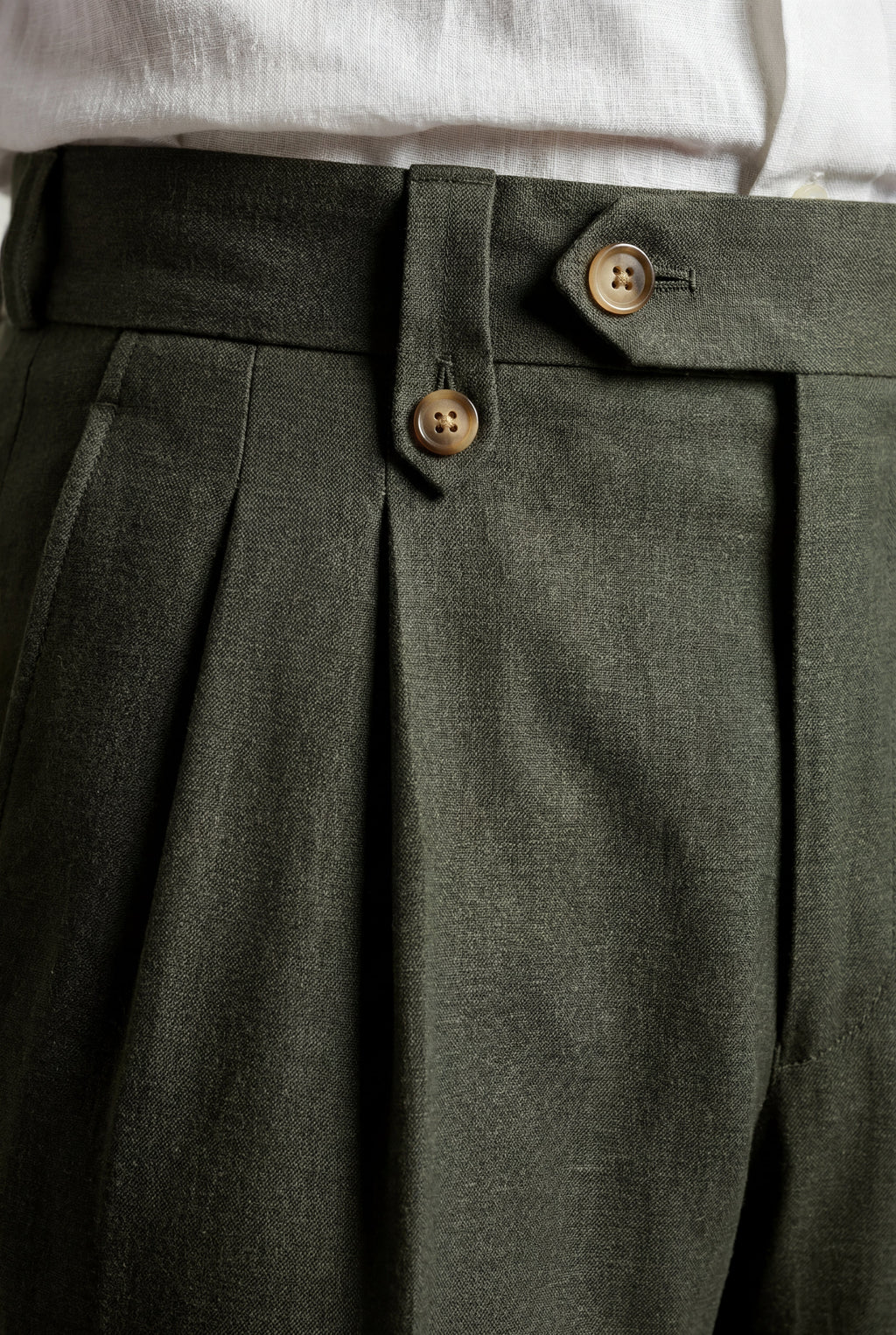 Gio: Men's High-Waisted Pleated Tailored Trousers Deep Olive