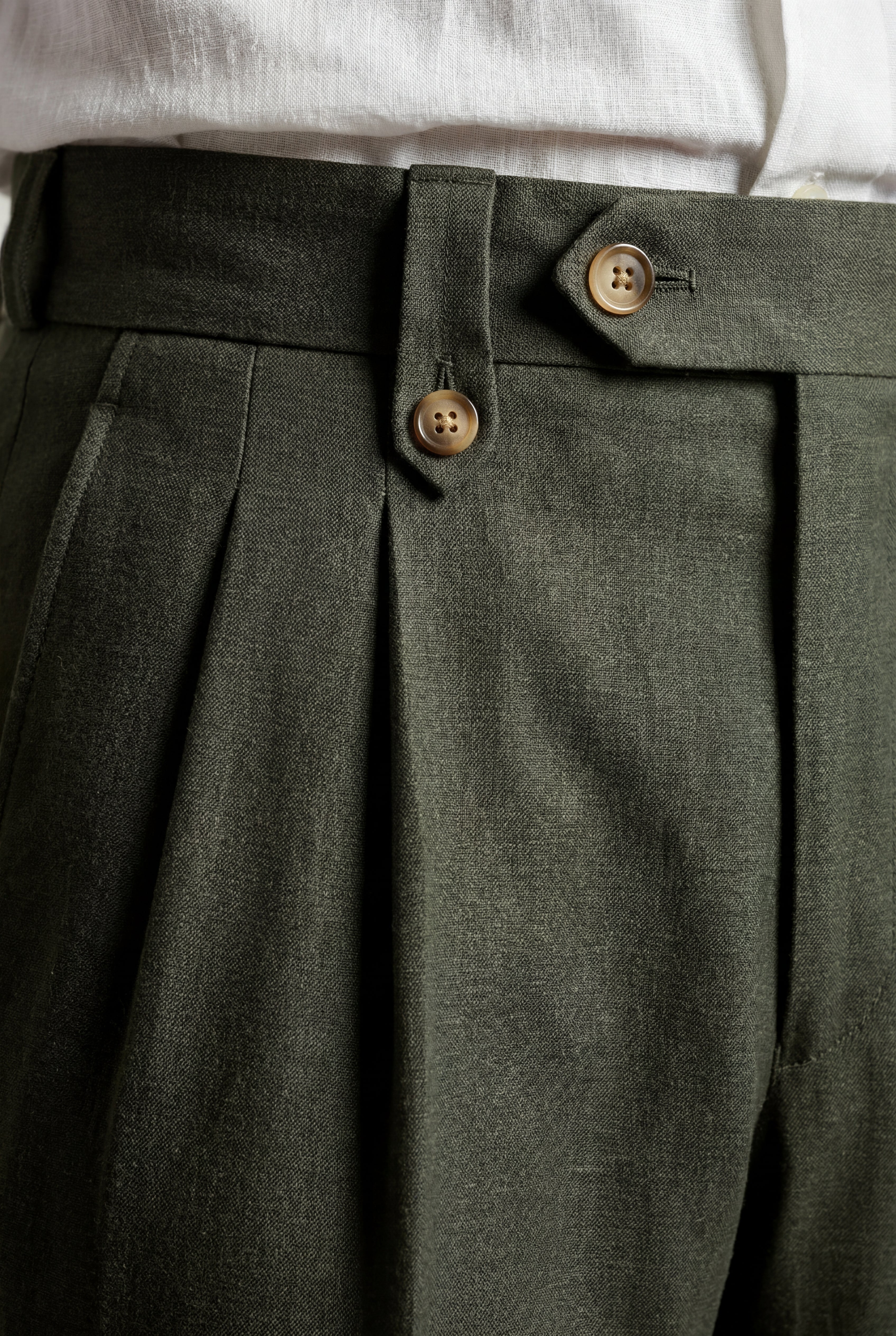 Gio: Men's High-Waisted Pleated Tailored Trousers Deep Olive