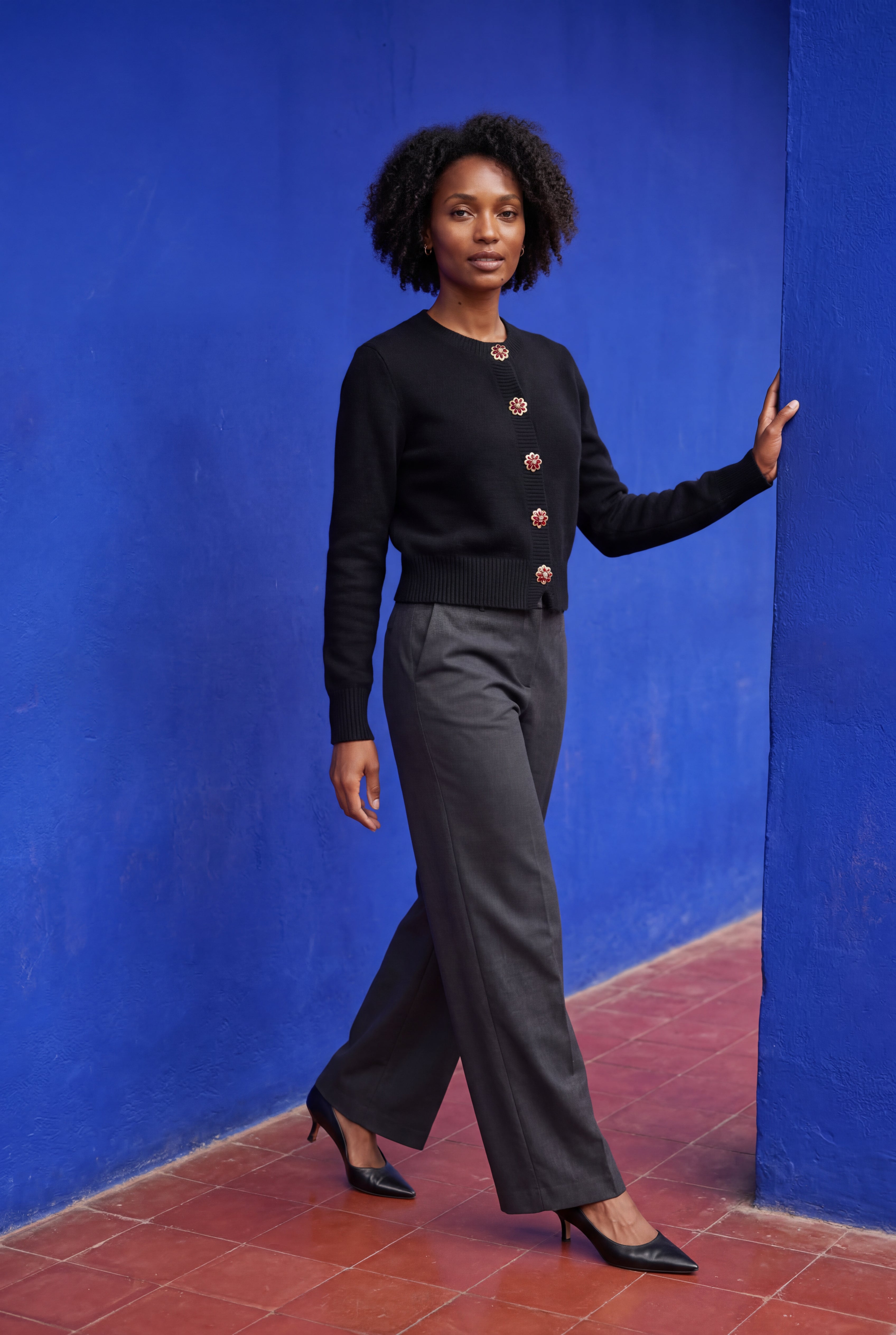 Crew Neck Cropped Button-up Cardigan with Ribbed Hem | Senna