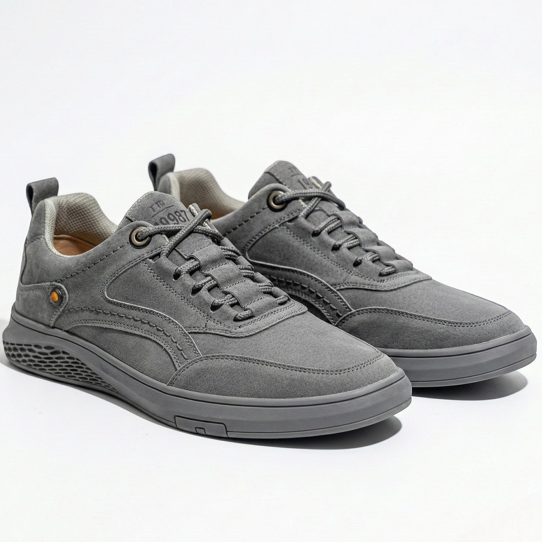 Liam | Minimalist Slip-On Lace-Up Sneakers with Cushioned Sole