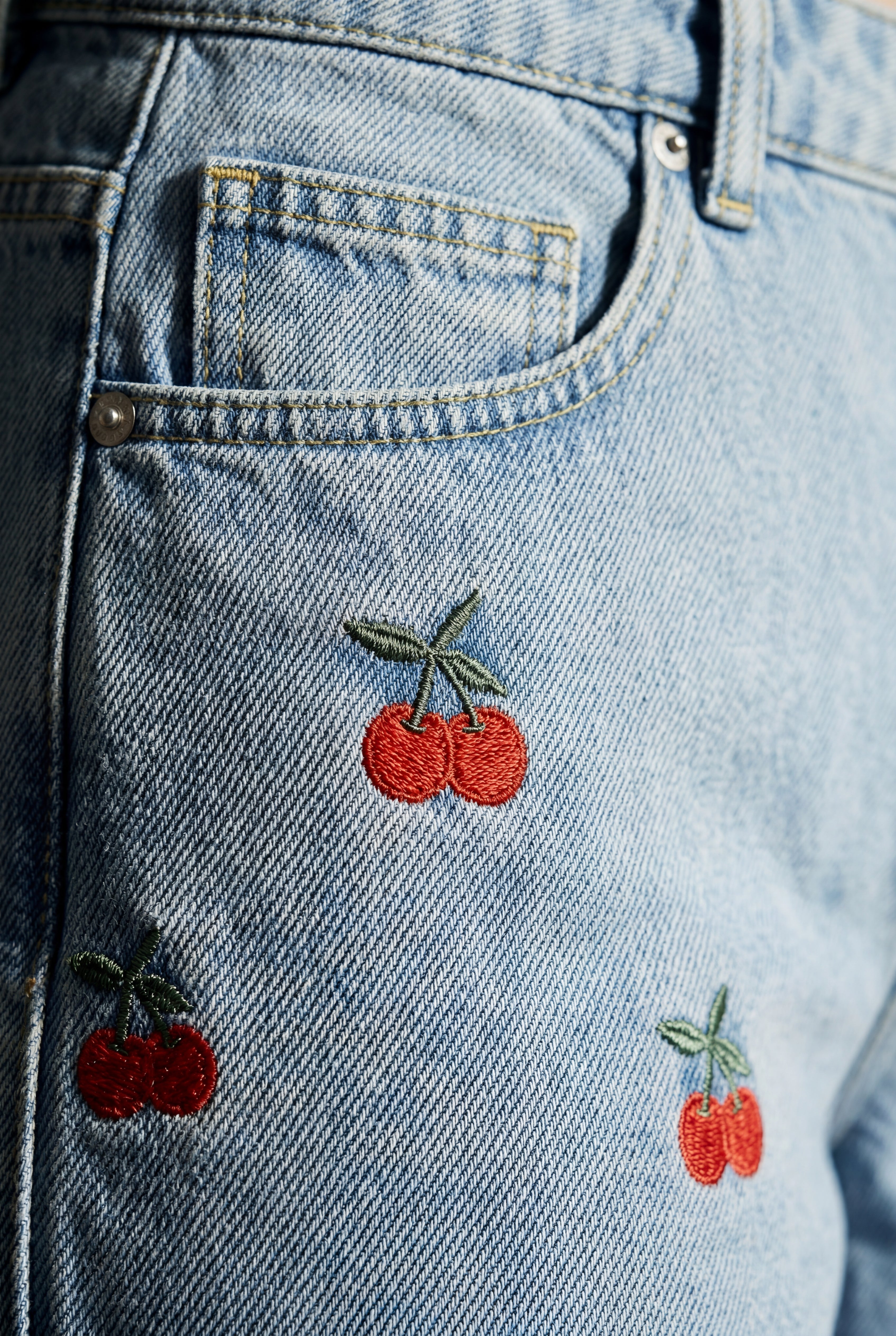 Lia | Cherry Embroidered Light Blue Wide-leg High-waisted Jeans