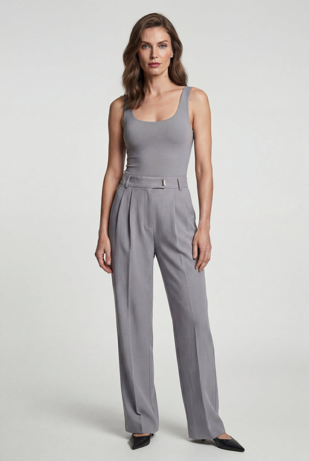 Lia | High-waisted Pleated Tapered Trousers with Tailored Waistband