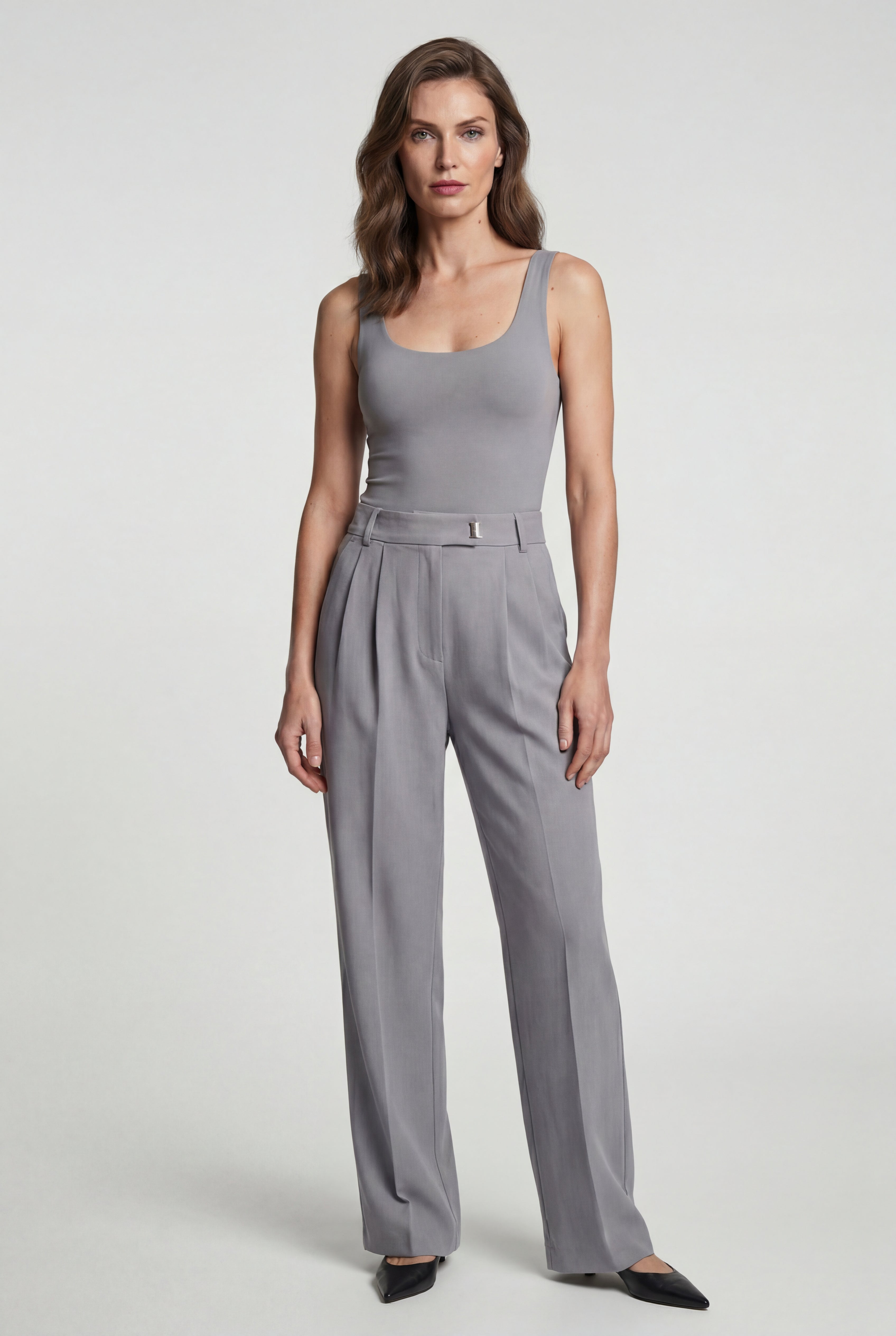 Lia | High-waisted Pleated Tapered Trousers with Tailored Waistband