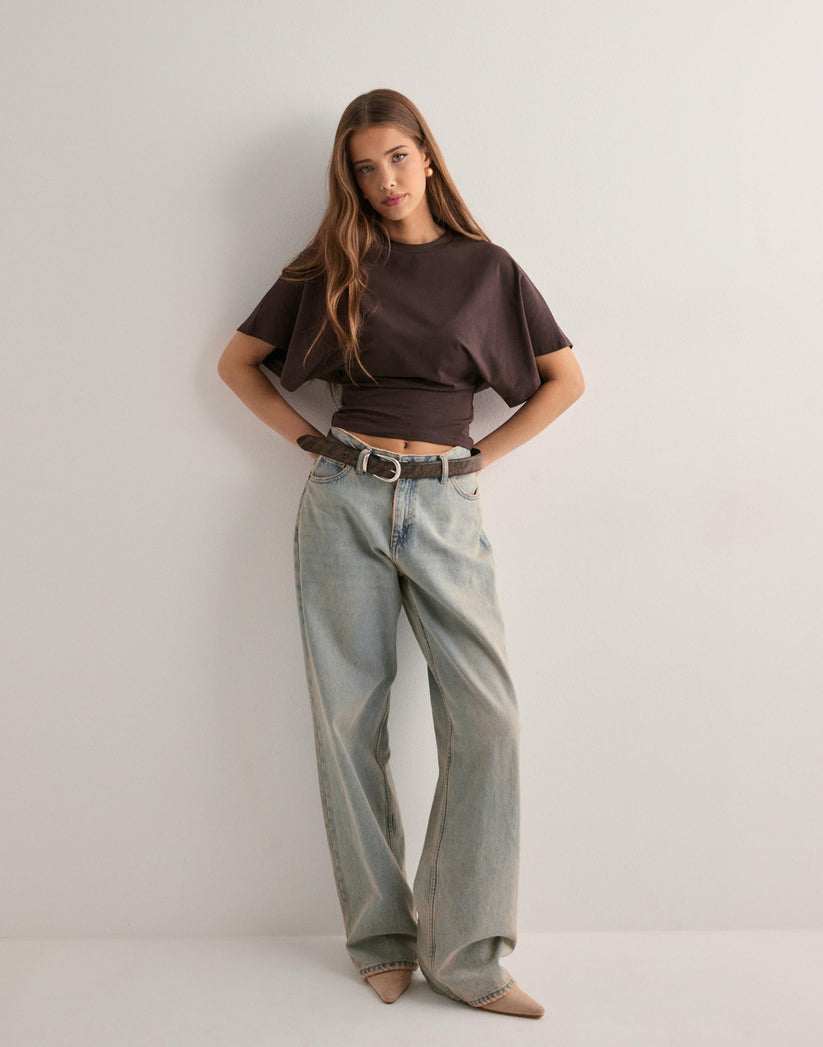 Amaya Chiara – Trendy T-Shirt with Wide Sleeves