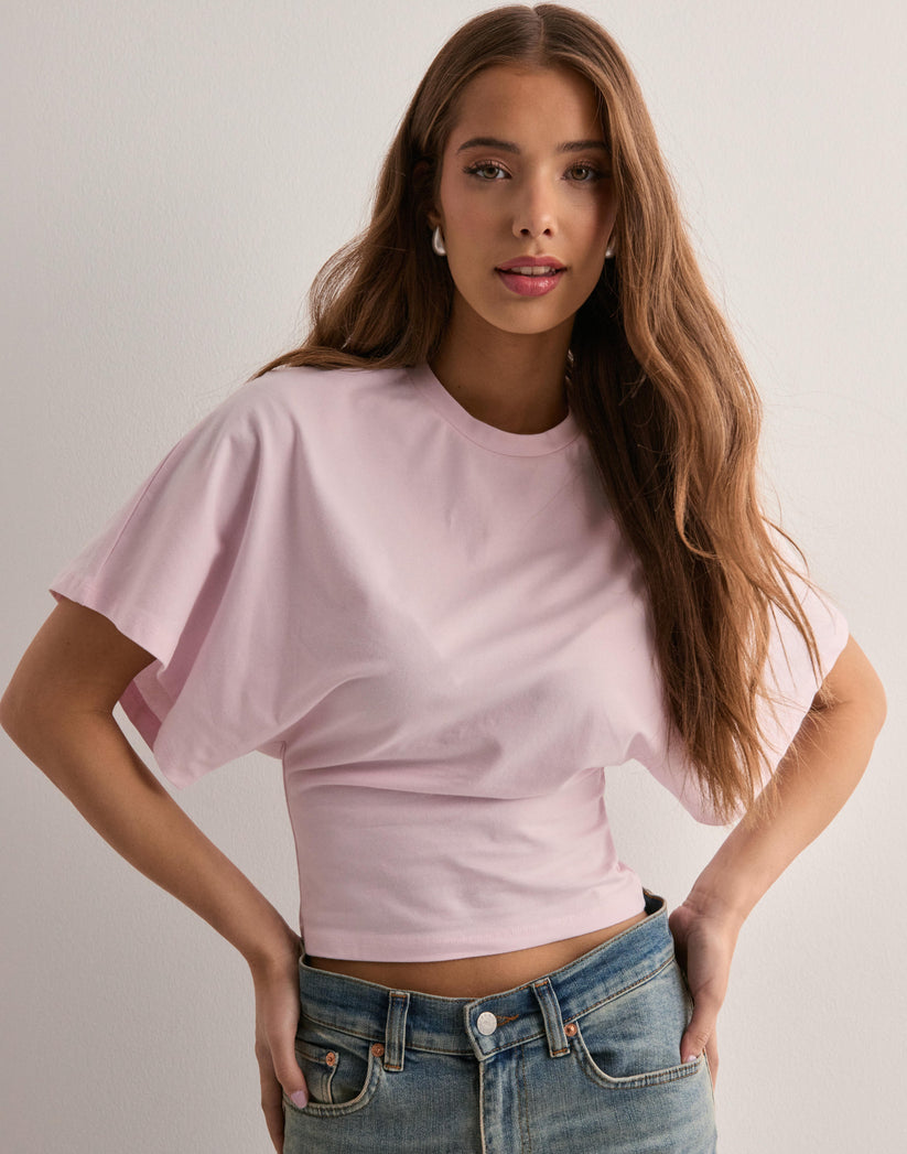 Amaya Chiara – Trendy T-Shirt with Wide Sleeves