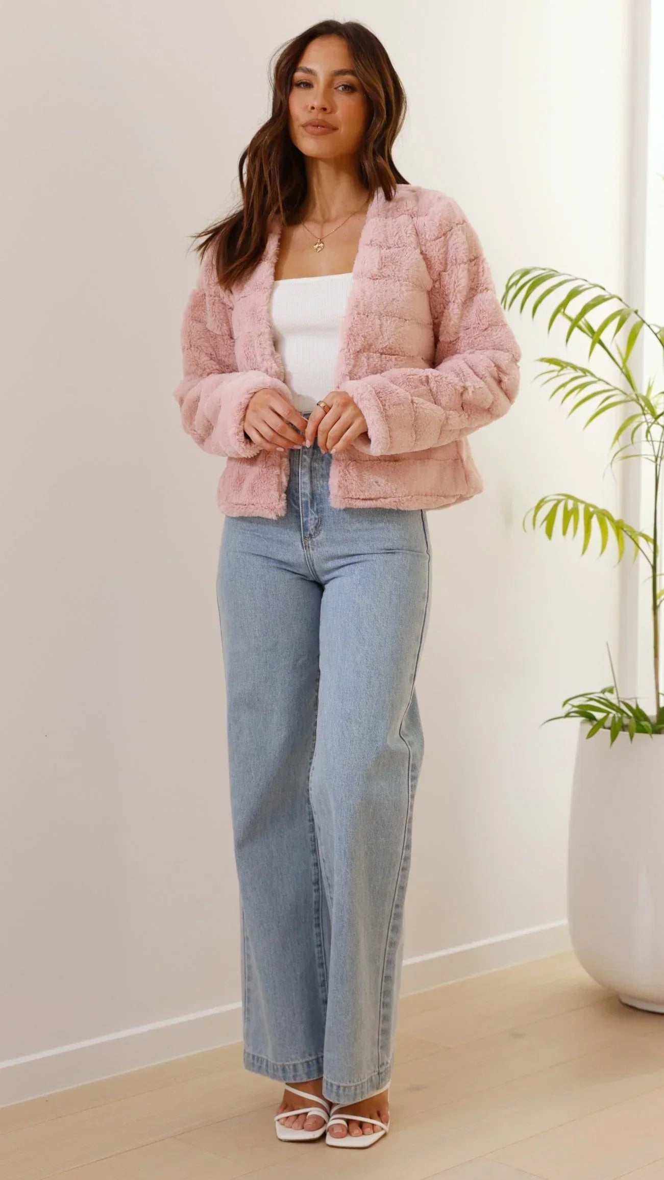 Carla - Women's short faux fur jacket with open collar