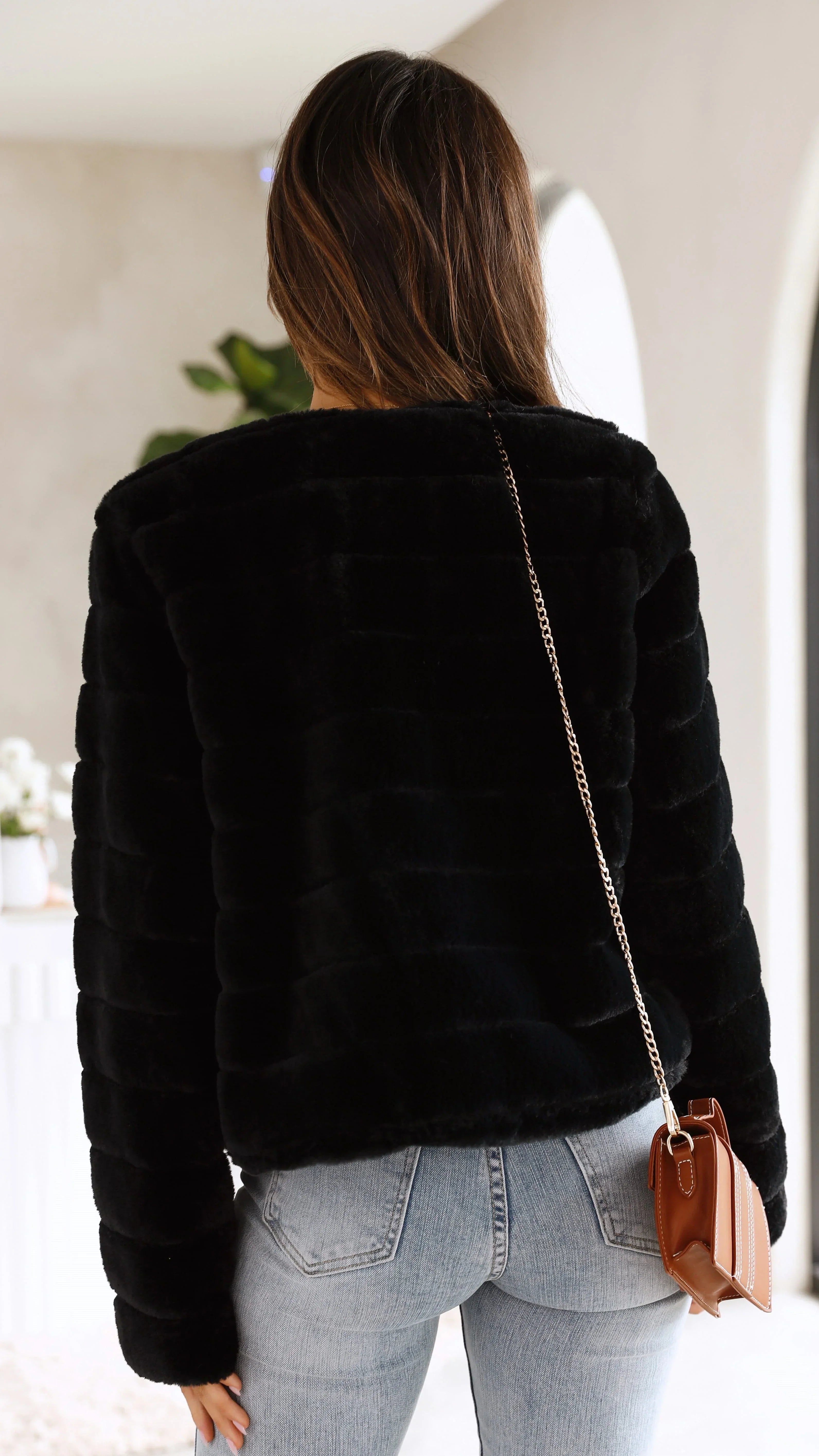 Carla - Women's short faux fur jacket with open collar
