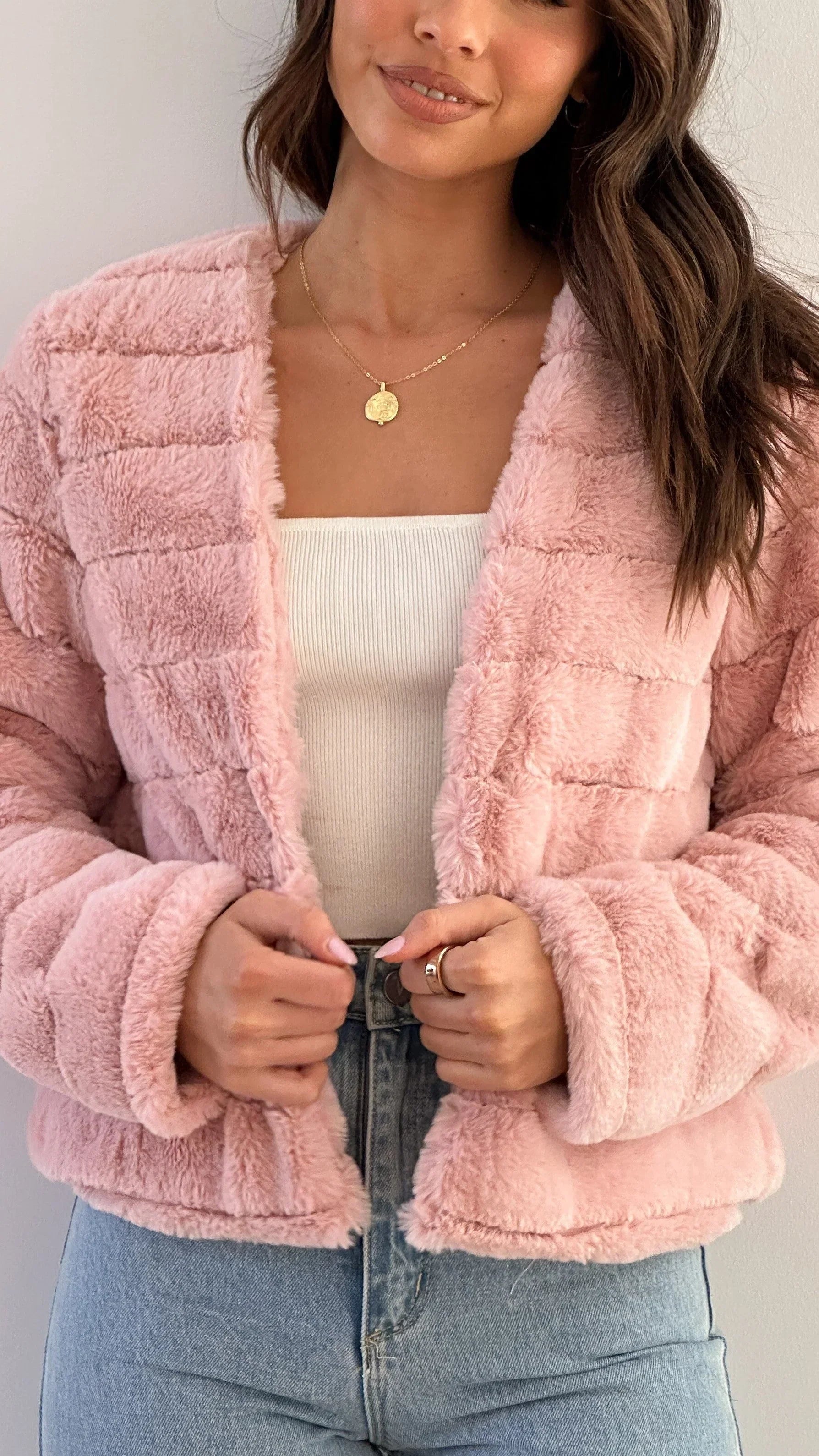 Carla - Women's short faux fur jacket with open collar