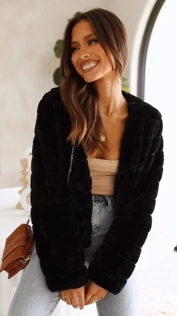 Carla - Women's short faux fur jacket with open collar