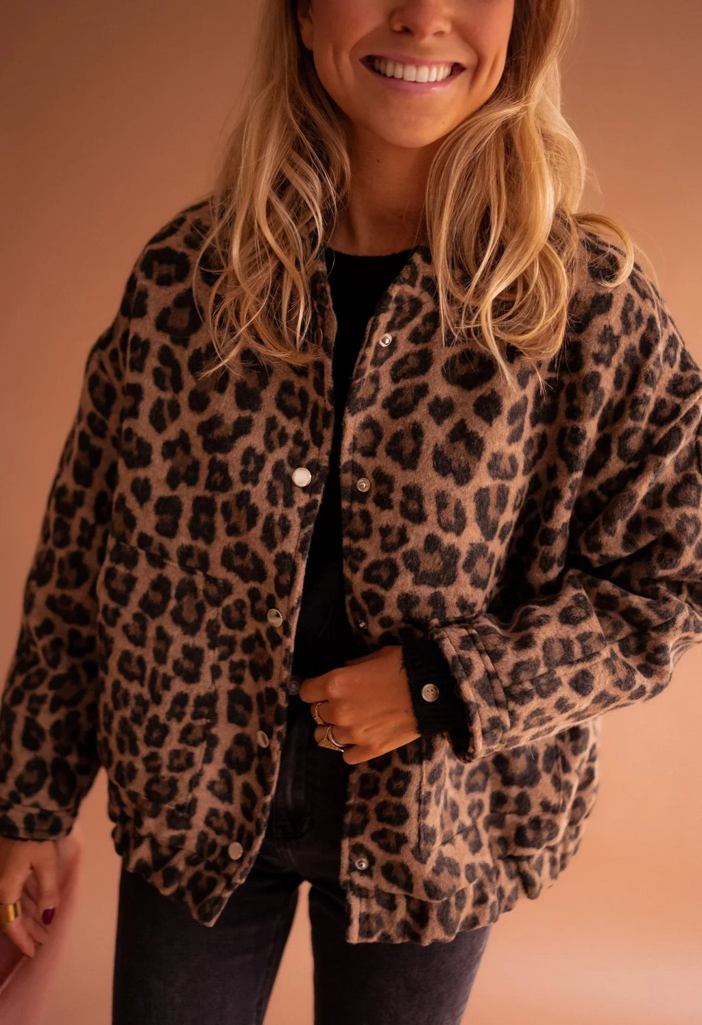 Eda - Women's leopard print jacket with snap buttons