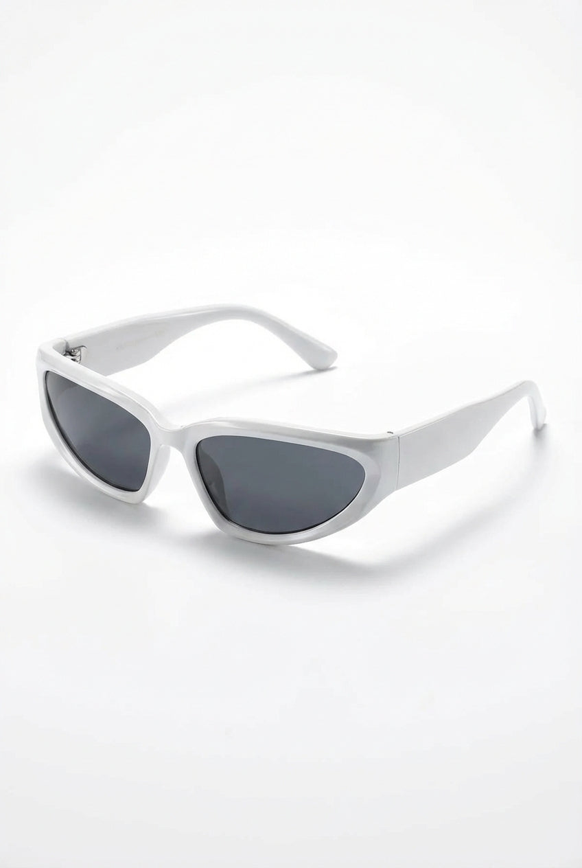 Lieke | Glossy White Oval Cat-eye Sunglasses with Dark Lenses
