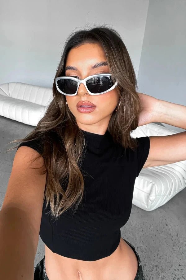 Lieke | Glossy White Oval Cat-eye Sunglasses with Dark Lenses