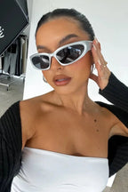 Lieke | Glossy White Oval Cat-eye Sunglasses with Dark Lenses