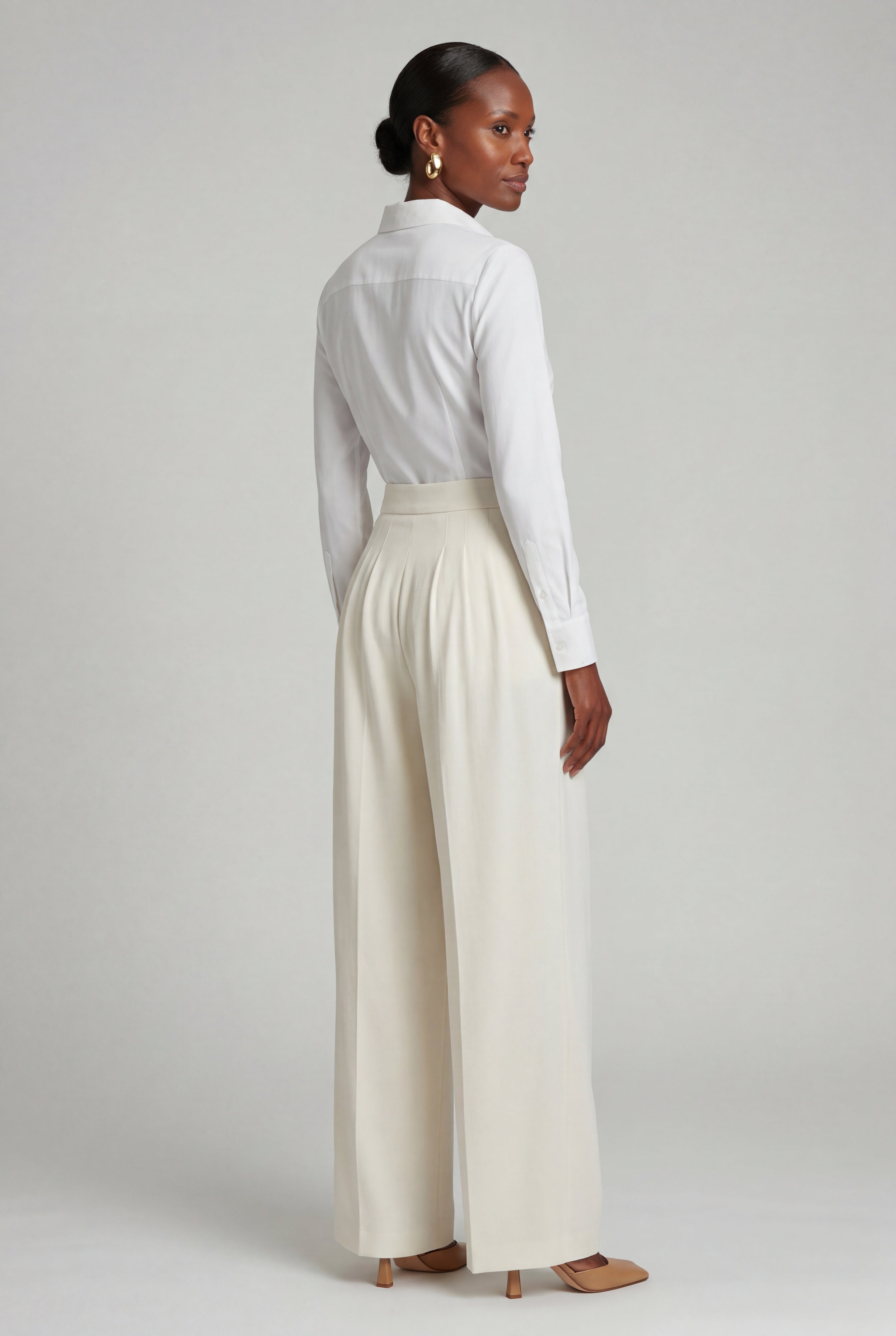 Lia | Light Cream High-waisted Wide-leg Pleated Trousers